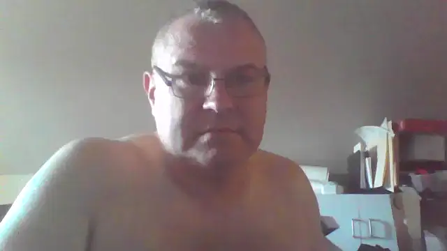 Snapshot of mkestr69 chatting on 09-19-25, 03:24 mkestr69 online show from 09-19-25, 03:24