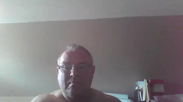 Snapshot of mkestr69 chatting on 10-02-25, 05:20 mkestr69 online show from 10-02-25, 05:20