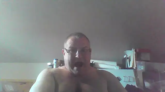 Snapshot of mkestr69 chatting on 10-15-25, 07:47 mkestr69 online show from 10-15-25, 07:47