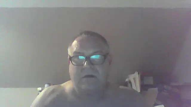 Snapshot of mkestr69 chatting on 08-05-26, 08:00 mkestr69 online show from 08-05-26, 08:00