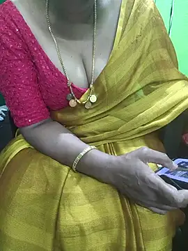 Snapshot of niiveditha chatting on 12-17-25, 06:19 niiveditha online show from 12-17-25, 06:19