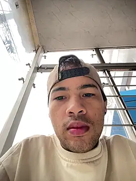 Snapshot of Twink_X chatting on 02-15-25, 03:28 Twink X online show from 02-15-25, 03:28