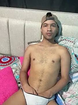 Snapshot of Twink_X chatting on 02-16-25, 04:21 Twink X online show from 02-16-25, 04:21