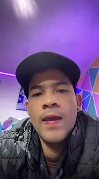 Snapshot of Twink_X chatting on 02-19-25, 01:08 Twink X online show from 02-19-25, 01:08