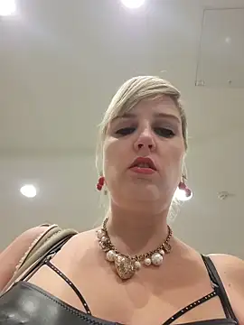 Sexybiene969 online show from 10-27-25, 04:00