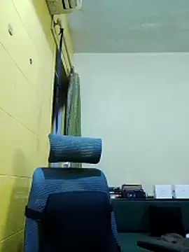 Snapshot of crazyfreaking chatting on 11-15-25, 09:21 crazyfreaking online show from 11-15-25, 09:21