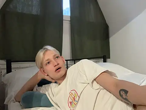 Snapshot of Julian_wins chatting on 02-12-25, 10:46 Julian wins online show from 02-12-25, 10:46