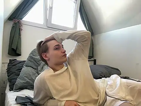 Snapshot of Julian_wins chatting on 02-25-25, 05:52 Julian wins online show from 02-25-25, 05:52