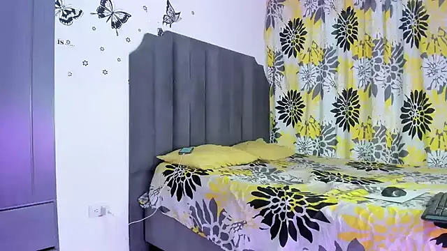 Snapshot of moree_Queen chatting on 11-12-25, 07:46 moree Queen online show from 11-12-25, 07:46