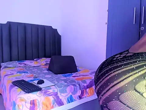 Snapshot of moree_Queen chatting on 11-18-25, 06:01 moree Queen online show from 11-18-25, 06:01