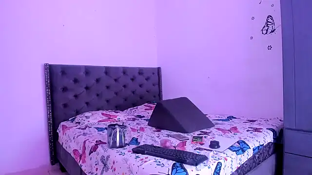 Snapshot of moree_Queen chatting on 01-09-26, 07:48 moree Queen online show from 01-09-26, 07:48