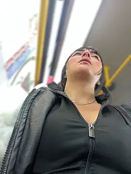 Dulce  Boyd online show from 12-14-25, 01:05