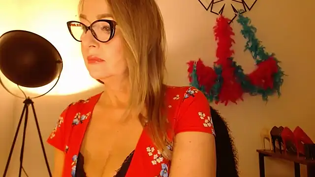 Snapshot of leaxSTAR chatting on 06-01-26, 02:30 leaxSTAR online show from 06-01-26, 02:30