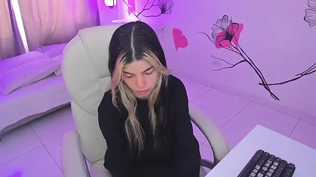 Isabela Fiorelli online show from 11-24-25, 01:33