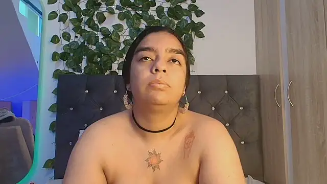 Snapshot of lauravince chatting on 06-27-26, 10:04 lauravince online show from 06-27-26, 10:04