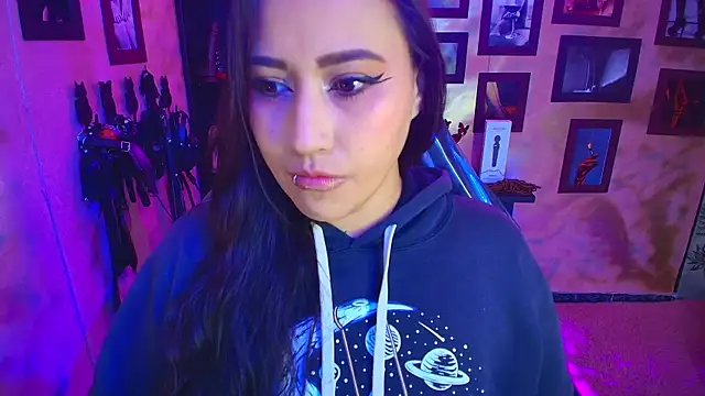 cherryy bombshelll online show from 10-07-25, 03:42