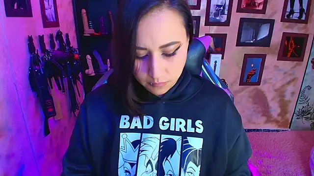 cherryy bombshelll online show from 10-28-25, 04:53