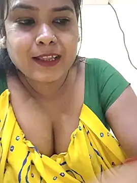 Snapshot of BOLDBEAUTY09 chatting on 02-18-25, 01:33 BOLDBEAUTY09 online show from 02-18-25, 01:33