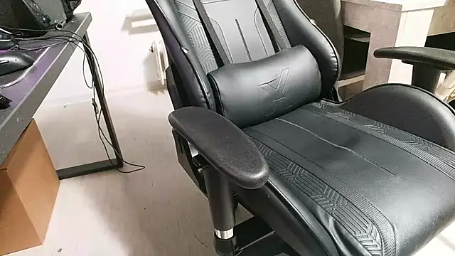 ademandjulia online show from 03-06-26, 06:48