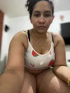 Snapshot of Carola-Ross chatting on 04-22-26, 02:07 Carola-Ross online show from 04-22-26, 02:07