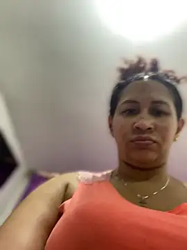 Snapshot of Carola-Ross chatting on 06-05-26, 05:29 Carola-Ross online show from 06-05-26, 05:29