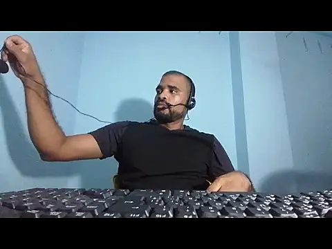 Snapshot of YOX22 chatting on 03-11-25, 05:16 YOX22 online show from 03-11-25, 05:16