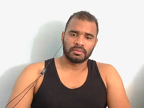 Snapshot of YOX22 chatting on 09-25-25, 01:59 YOX22 online show from 09-25-25, 01:59