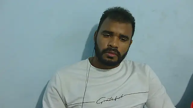 Snapshot of YOX22 chatting on 10-04-25, 11:14 YOX22 online show from 10-04-25, 11:14