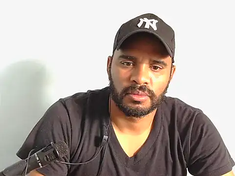 Snapshot of YOX22 chatting on 10-08-25, 02:25 YOX22 online show from 10-08-25, 02:25