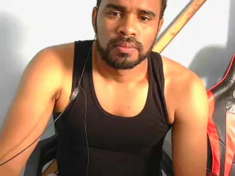 Snapshot of YOX22 chatting on 10-28-25, 01:47 YOX22 online show from 10-28-25, 01:47