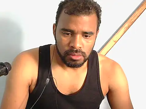 Snapshot of YOX22 chatting on 10-29-25, 01:46 YOX22 online show from 10-29-25, 01:46