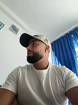 Snapshot of mikeblaree chatting on 07-12-26, 06:43 mikeblaree online show from 07-12-26, 06:43