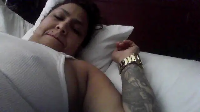 Snapshot of SweetSexyLatina chatting on 05-22-26, 12:00 SweetSexyLatina online show from 05-22-26, 12:00