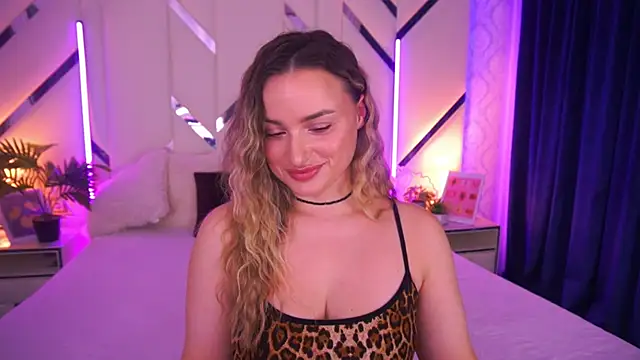 LindsieGreyy online show from 11-23-25, 08:25