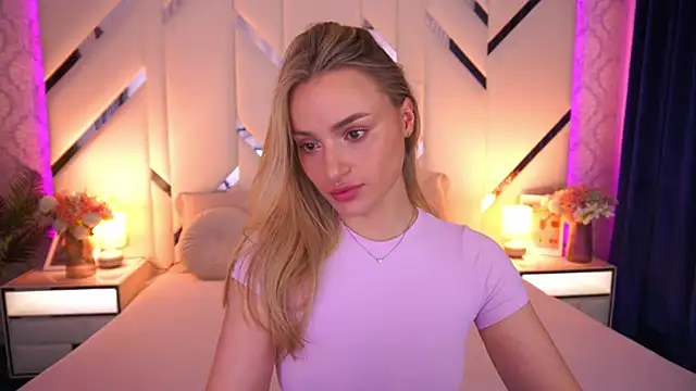 LindsieGreyy online show from 05-24-26, 06:18