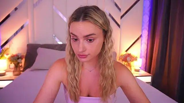 LindsieGreyy online show from 07-18-26, 11:47