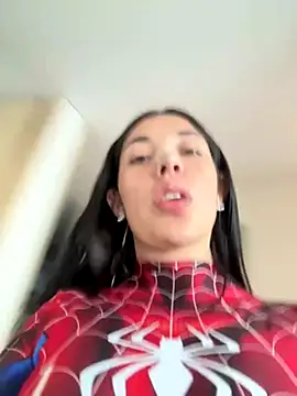 Snapshot of KarolVega- chatting on 10-30-25, 03:57 KarolVega- online show from 10-30-25, 03:57