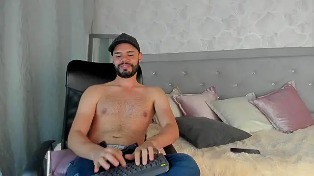 Luke Diaz7 online show from 03-06-25, 05:46