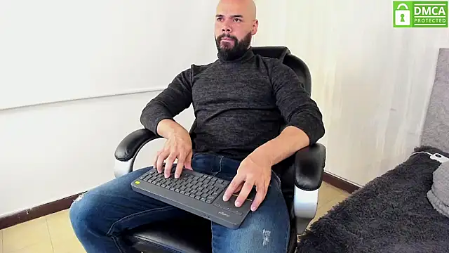 Luke Diaz7 online show from 12-21-25, 07:04