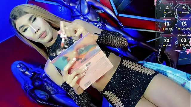 emelly horny  online show from 11-11-25, 07:14