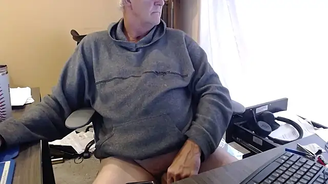 Snapshot of olderandwiser2 chatting on 09-09-25, 06:18 olderandwiser2 online show from 09-09-25, 06:18