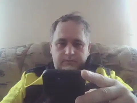 Snapshot of Szolga10 chatting on 02-15-25, 08:11 Szolga10 online show from 02-15-25, 08:11