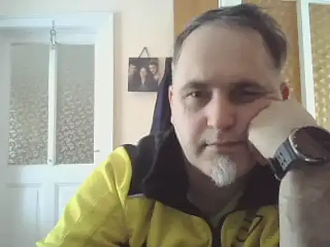 Snapshot of Szolga10 chatting on 02-25-25, 01:06 Szolga10 online show from 02-25-25, 01:06