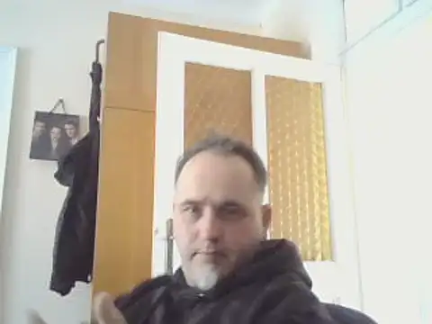 Snapshot of Szolga10 chatting on 02-28-25, 01:14 Szolga10 online show from 02-28-25, 01:14