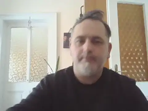 Snapshot of Szolga10 chatting on 03-22-25, 12:14 Szolga10 online show from 03-22-25, 12:14