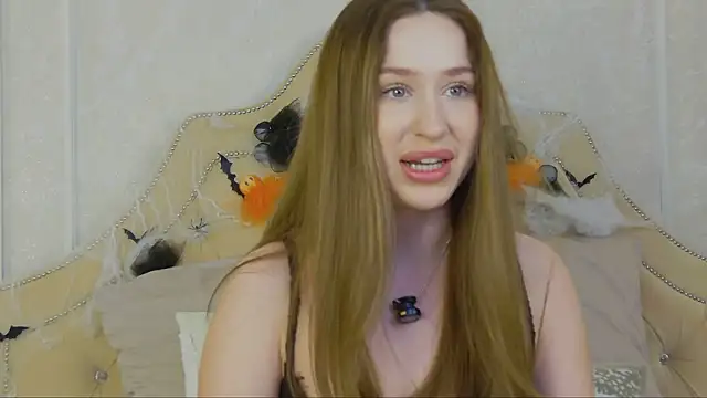 Snapshot of Jackie_White_ chatting on 10-31-25, 04:46 Jackie White online show from 10-31-25, 04:46