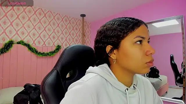 MELINAMARTINS online show from 11-29-25, 07:28