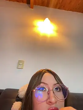 Snapshot of ValentinaOrtiz3 chatting on 03-04-25, 09:00 ValentinaOrtiz3 online show from 03-04-25, 09:00