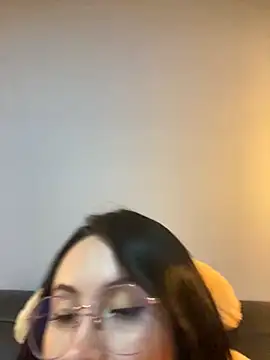 Snapshot of ValentinaOrtiz3 chatting on 11-18-25, 02:17 ValentinaOrtiz3 online show from 11-18-25, 02:17