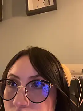 ValentinaOrtiz3 online show from 04-29-26, 03:21